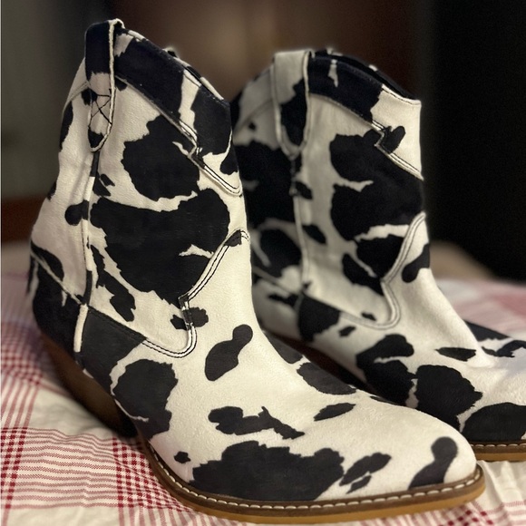 Shoes - Cow Print Women's Ankle Boots - Black & White Western Style
